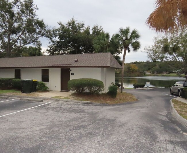 Primary Photo - Sunnyside Lakeview 2br/2ba Apartment