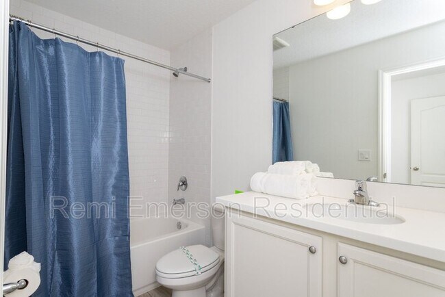 Building Photo - 700 Benoi Dr