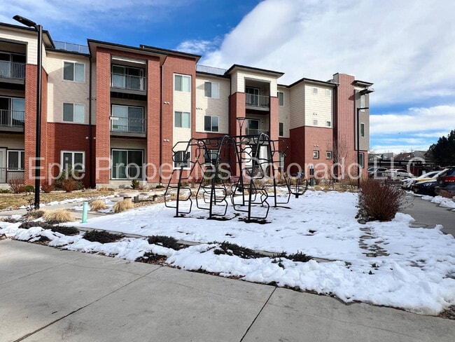 Building Photo - GORGEOUS Bright & Spacious 2 bedroom / 2 bath Modern Condo!