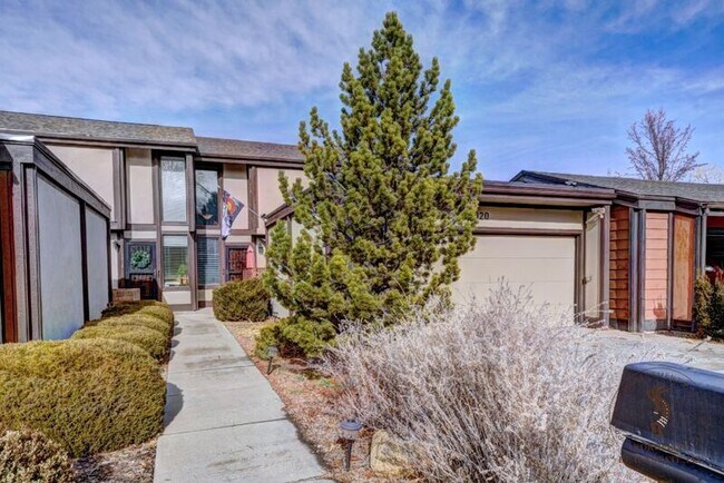Building Photo - 1020 Lakeside Ct