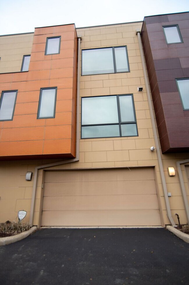 Building Photo - Little Italy Townhome - 1911 E 119th St , ...