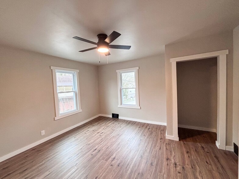 Building Photo - 489 Evergreen Rd