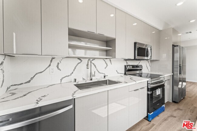 Building Photo - 3105 Bellevue Ave