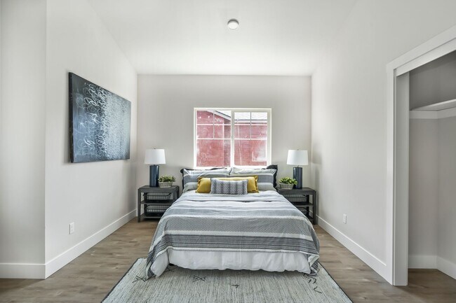 Building Photo - New 2 Bed/1 Bath Duplex Apartment with Two...