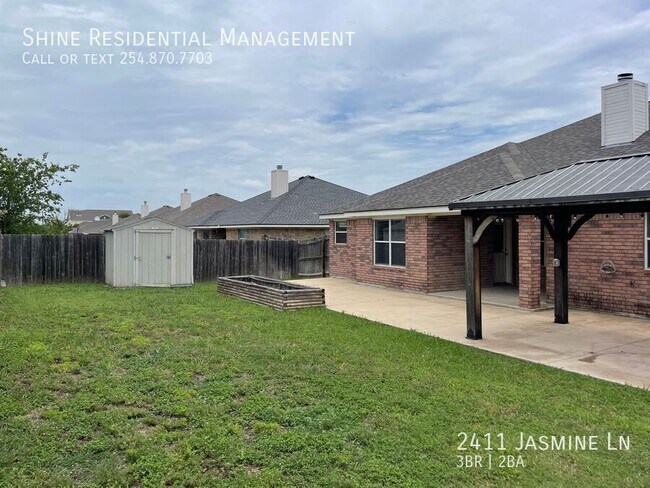 Building Photo - 2411 Jasmine Ln