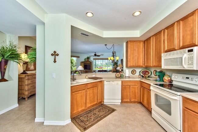 Building Photo - BEAUTIFUL PELICAN LANDING HOME