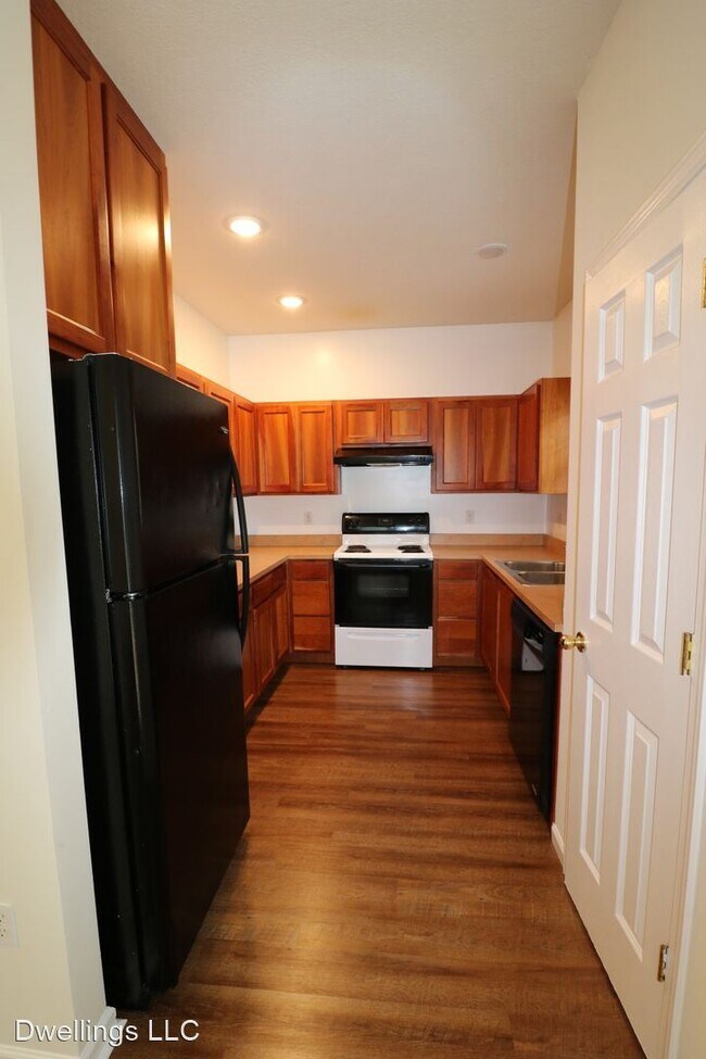 Building Photo - 3 br, 3 bath House - 305 S. Clifton Ave.