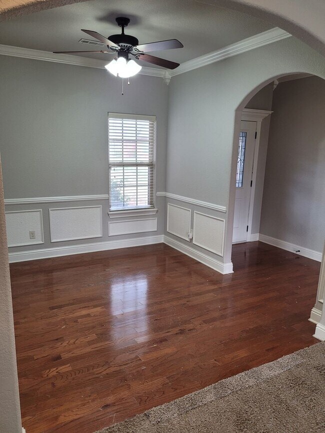 Building Photo - 3 bedroom in sought after West side of Fayetteville