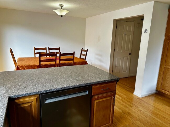Building Photo - 41 Albury Stone Cir