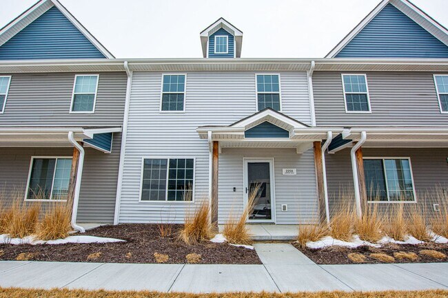 Building Photo - 2 Bedroom / 2.5 Bath Town Home Recently Built with Garage and Washer/Dryer!