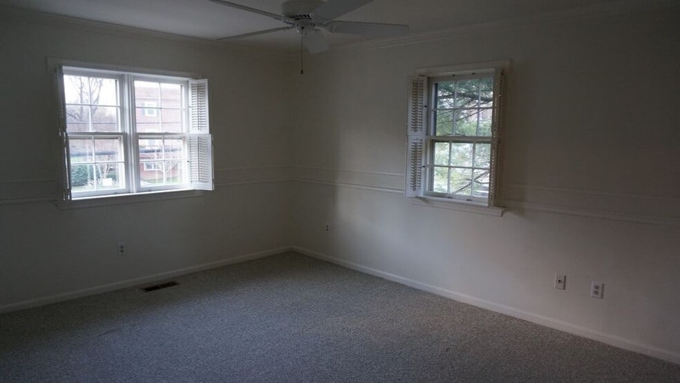 Master Bedroom - 6639 Hillandale Rd