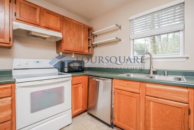 Building Photo - Charming Raleigh Home with Open Floor Plan, Fireplace & Back Deck