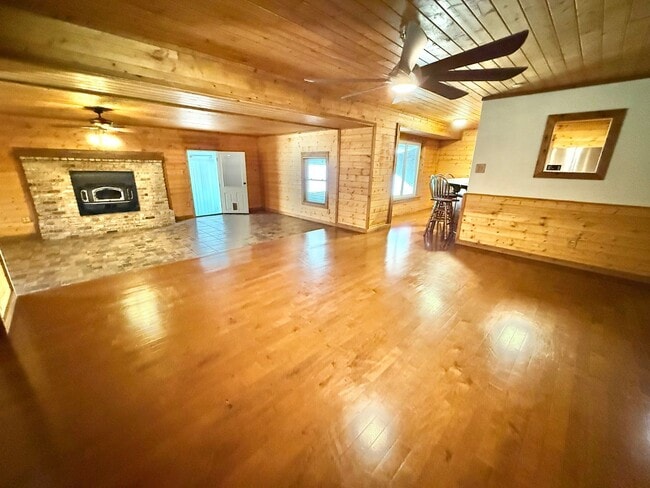 Building Photo - 284 CR 202 E