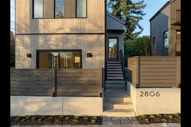 Building Photo - 2806 W Dravus St