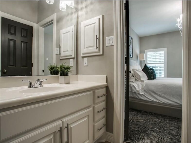 Building Photo - 2448 Worthington St