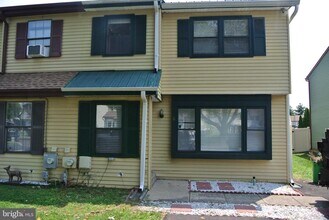 Building Photo - 6 Cobblestone Dr