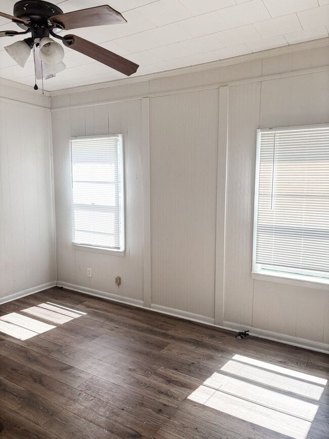 Building Photo - Affordable 2 BR 1 bath home