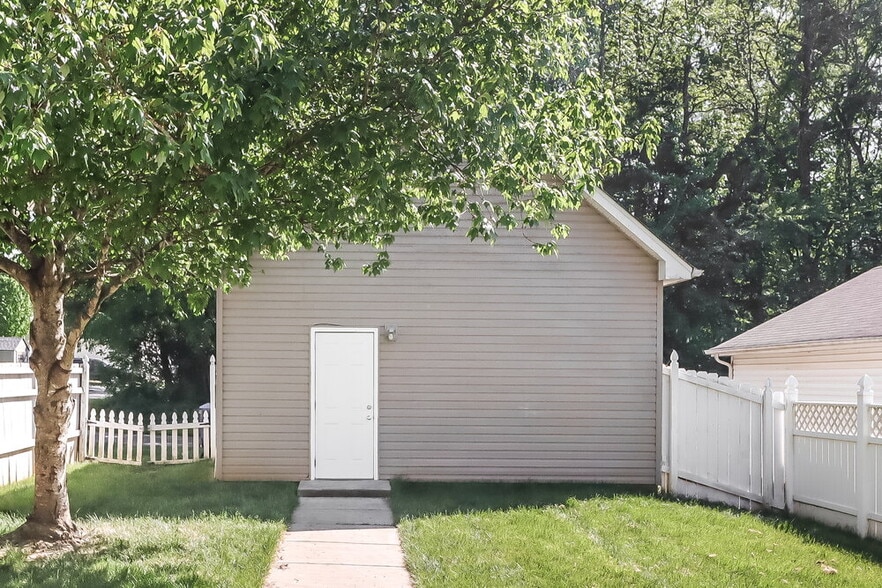 Building Photo - 7418 Alluvial Dr