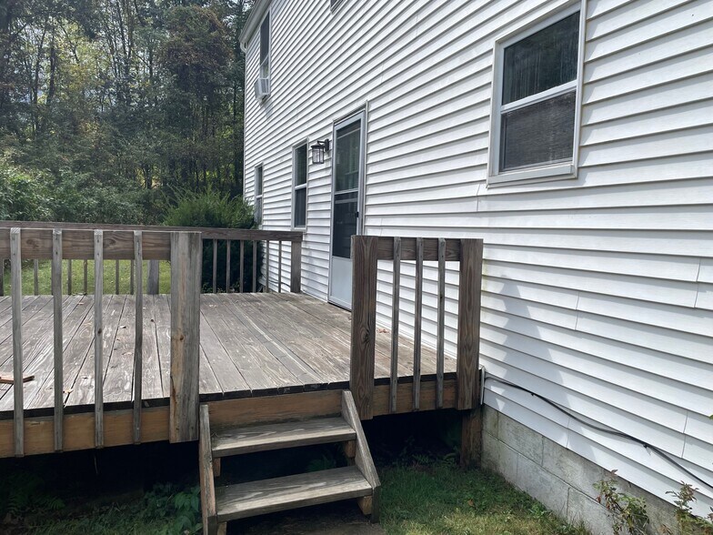 Building Photo - 264 Lutz Rd
