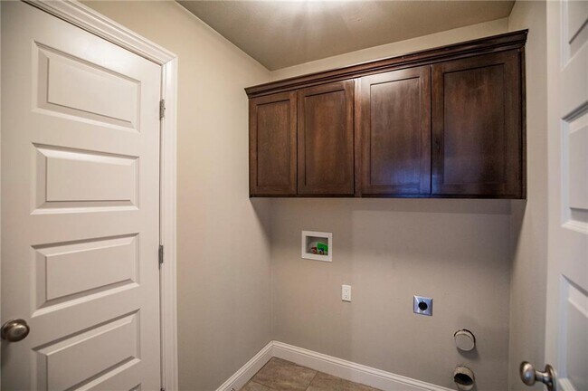 Building Photo - 3214 SW Stonepoint Ave