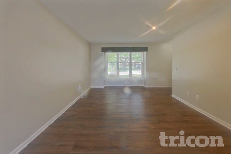 Building Photo - 1404 S Montebello Ln
