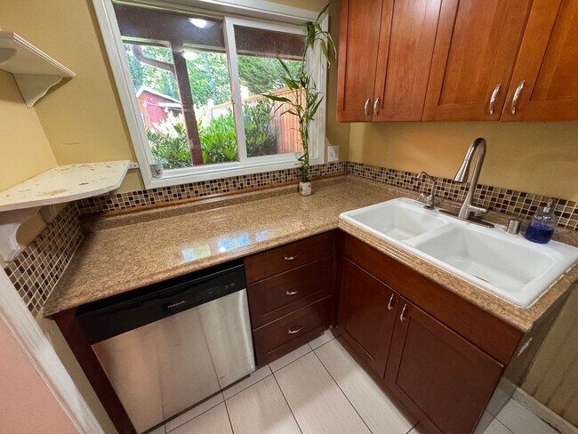 Building Photo - Bellingham 2 bedroom/1 Bathroom