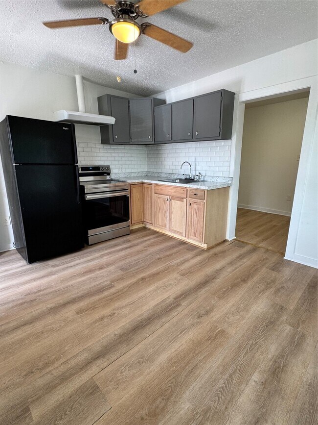 Building Photo - 521 Rosamond St