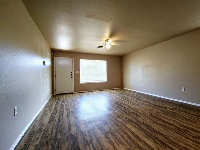Building Photo - Cozy 3-Bedroom, 2-Bathroom Home with Garage in East Lubbock