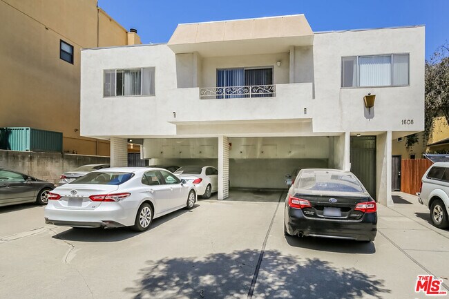 Building Photo - 1608 S Bentley Ave