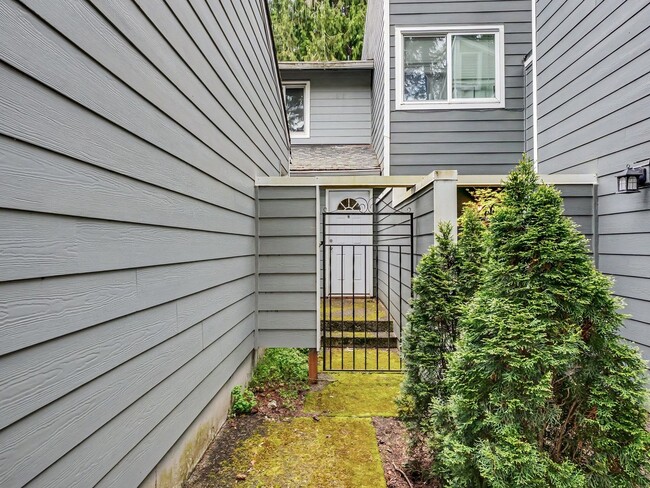 Building Photo - Spacious 2-Story Condo in a Quiet, Well-Located Community!