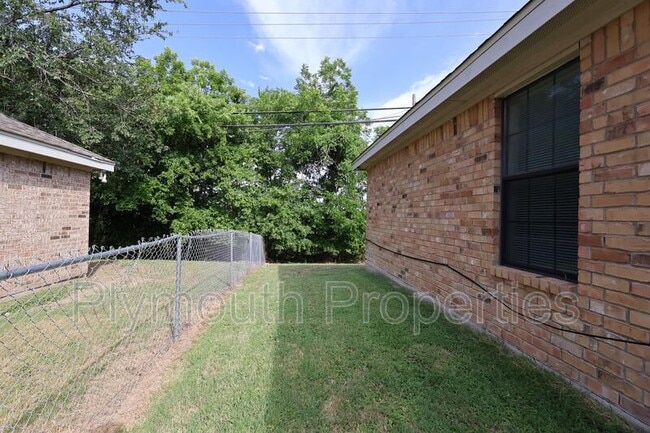 Building Photo - 1809 N W S Young Dr