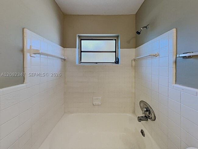 Building Photo - 913 Cochran Dr
