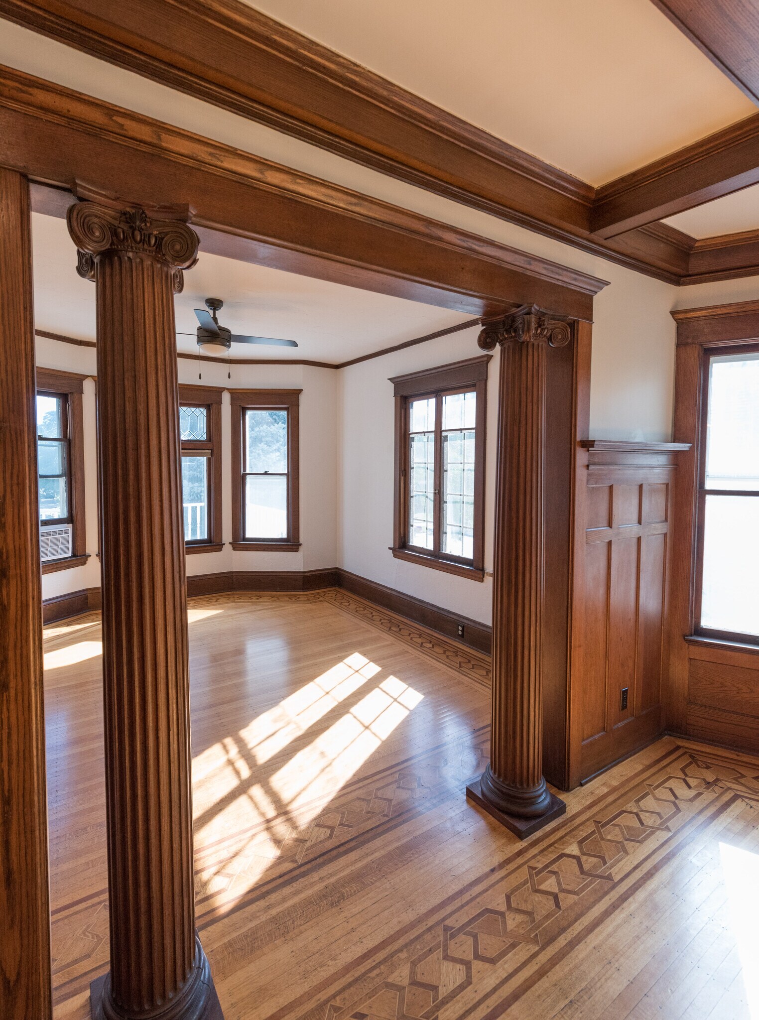 Original columns - 3204 Park Ave