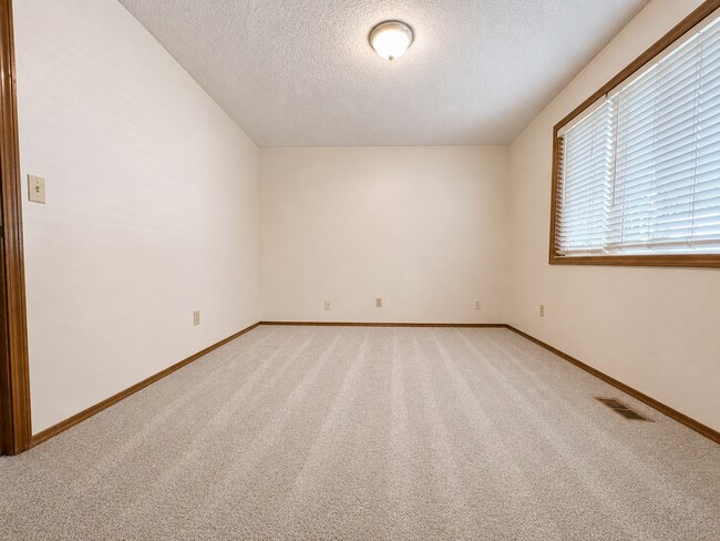 Building Photo - 21318 SE Alder Ct