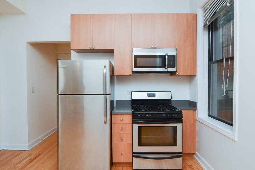 Building Photo - 2134 W Concord Pl