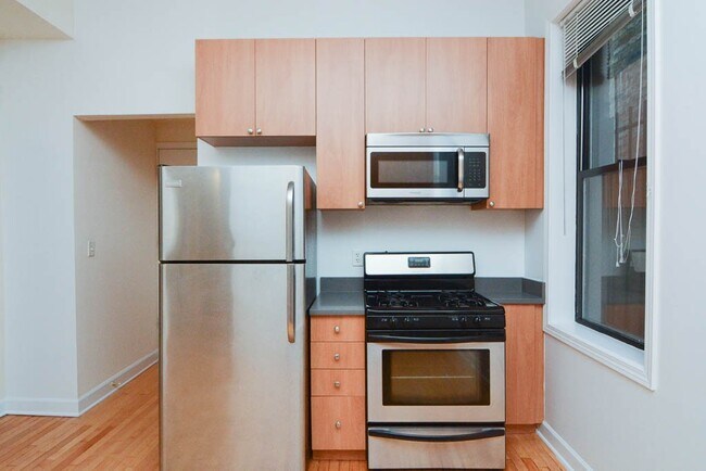 Building Photo - 2134 W Concord Pl