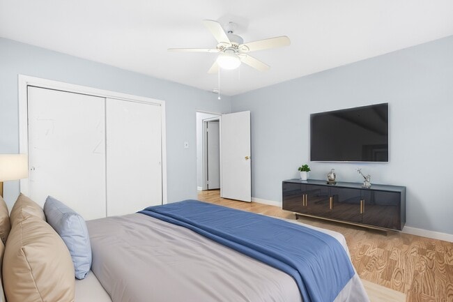 Building Photo - 300 Barclay Rd