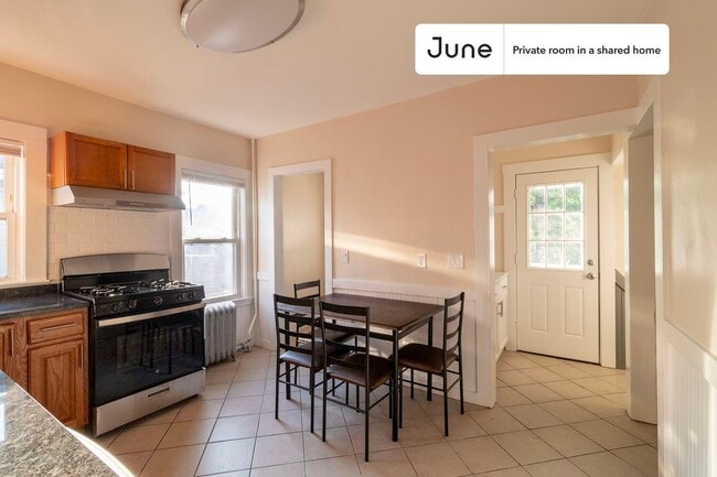 Building Photo - Room in Shared 6 bed/2 bath home in Allston