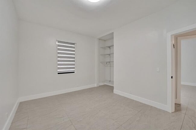 Building Photo - 3501 N Park Rd