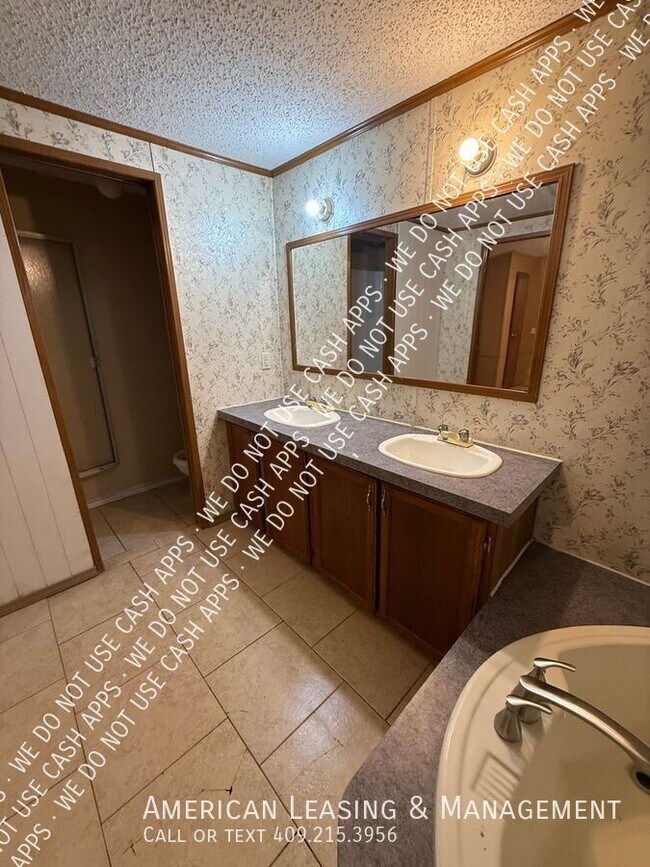 Building Photo - 2909 S Chestnut St