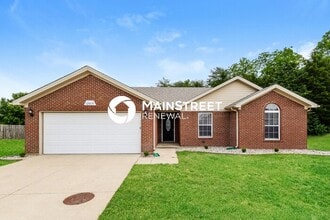 Building Photo - 3 Bedroom Pet-Friendly Home in Sellersburg, IN with Main Street Renewal