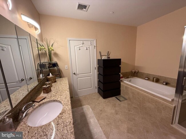 Building Photo - 266 Carson Terrace