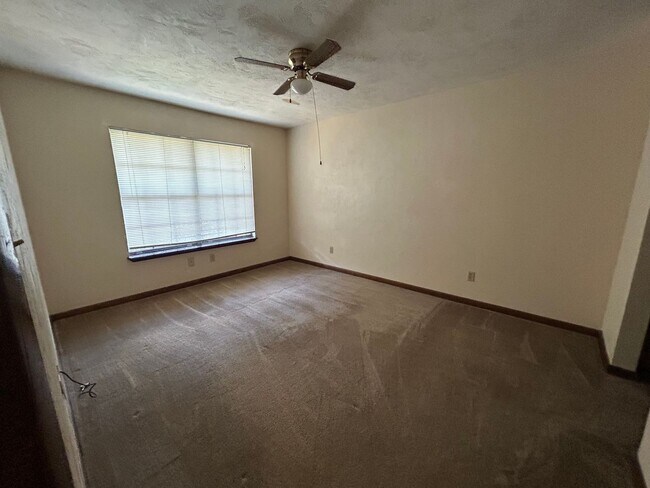 Building Photo - 2/2/ Walking Distance To Capital Regional ...