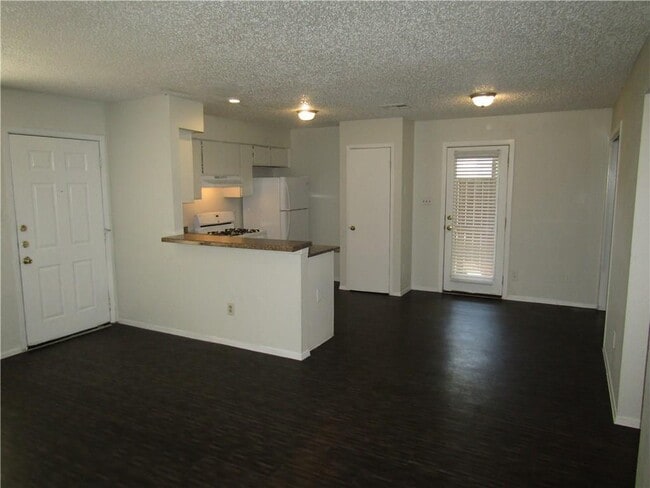Building Photo - 4910 Pepper Ln
