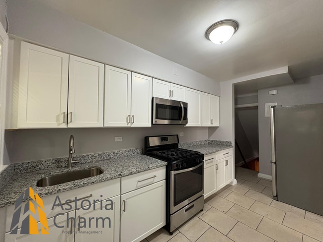 Building Photo - Warm & Welcoming 3 Bed, 2 Bath Home with C...