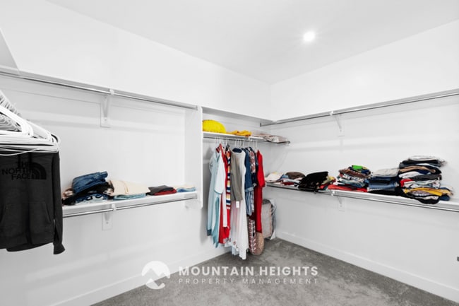 Building Photo - 5615 Valley View Rd