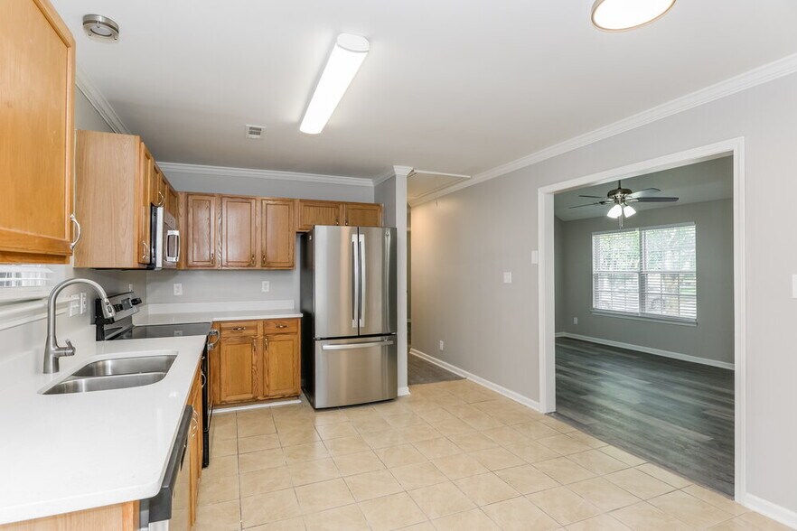 Building Photo - 7243 Kavan Hunter Dr