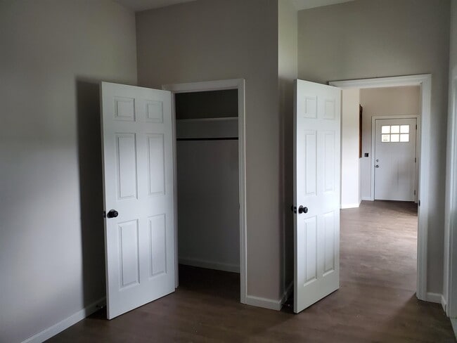 Building Photo - 17 Canaan St