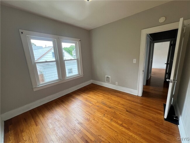 Building Photo - 526 Boyden St