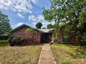 Building Photo - 4713 Sagebrush Trail